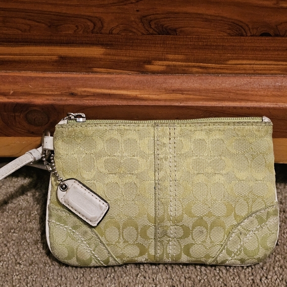 Green Yellow Coach Wristlet Pre-owned - Picture 7 of 8